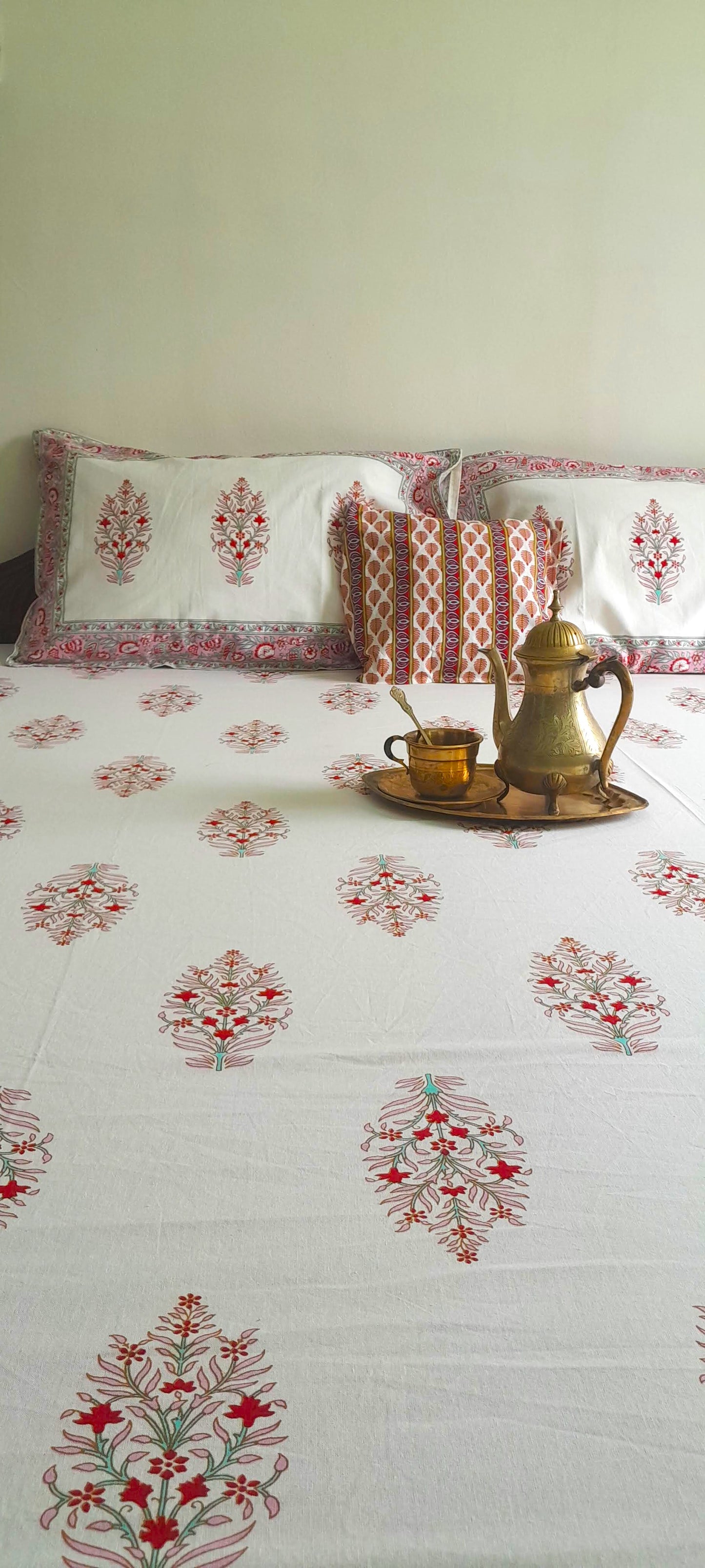 ArtbyKAMASK 100% Organic Cotton Hand Block Printed Double Bed Sheet - 210 TC Double Bed Sheet in Queen Size - Size - 90 X 108 Inches (228 x 274 cms) - 1 Bedsheet and 2 Pillow Covers - Ragni Pink + 2 Variants