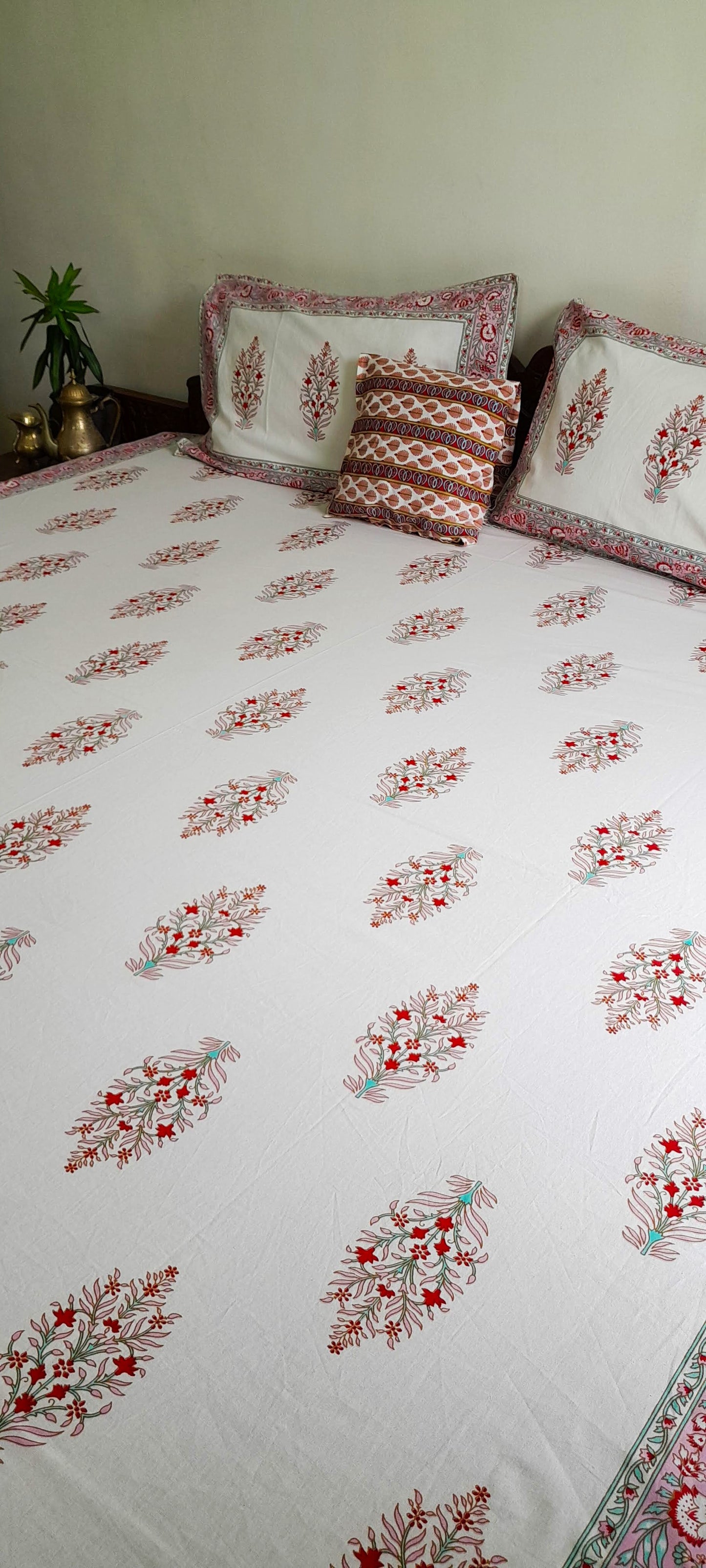 ArtbyKAMASK 100% Organic Cotton Hand Block Printed Double Bed Sheet - 210 TC Double Bed Sheet in Queen Size - Size - 90 X 108 Inches (228 x 274 cms) - 1 Bedsheet and 2 Pillow Covers - Ragni Pink + 2 Variants
