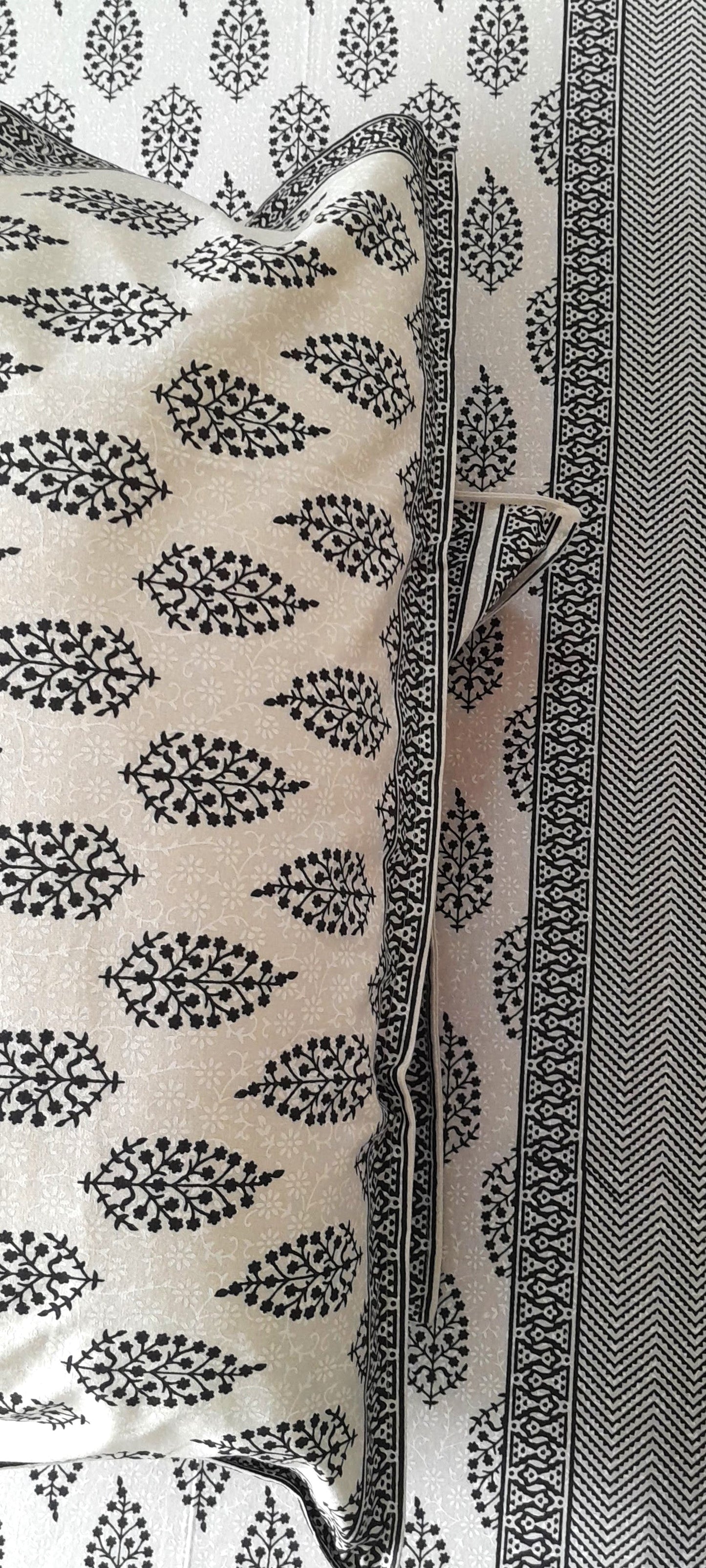 ArtbyKAMASK 100% Organic Cotton Hand Block Printed Double Bed Sheet - 210 TC Double Bed Sheet in King Size - Size - 108 X 108 Inches 274 x 274 cms) - 1 Bedsheet and 2 Pillow Covers - Kamini Black + 3 Variants
