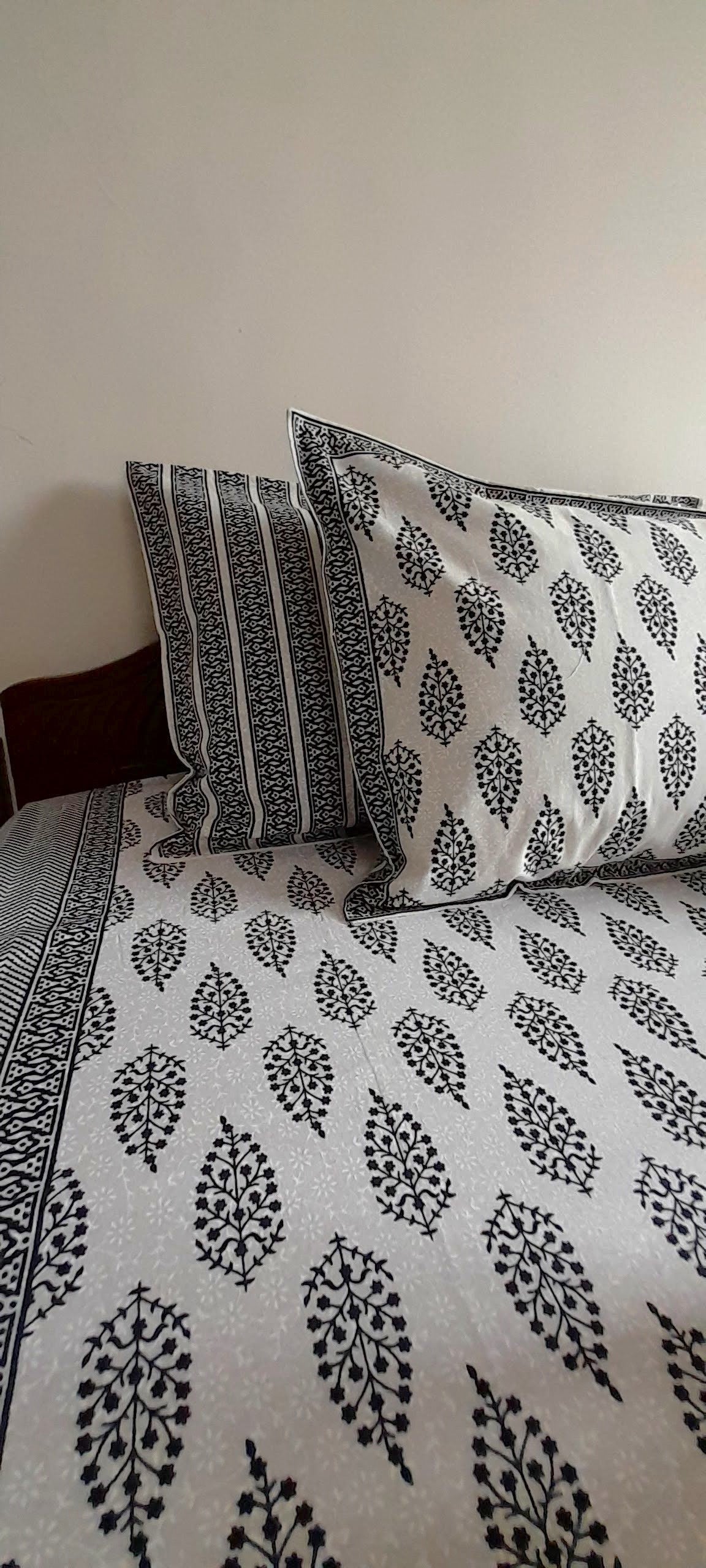 ArtbyKAMASK 100% Organic Cotton Hand Block Printed Double Bed Sheet - 210 TC Double Bed Sheet in King Size - Size - 108 X 108 Inches 274 x 274 cms) - 1 Bedsheet and 2 Pillow Covers - Kamini Black + 3 Variants