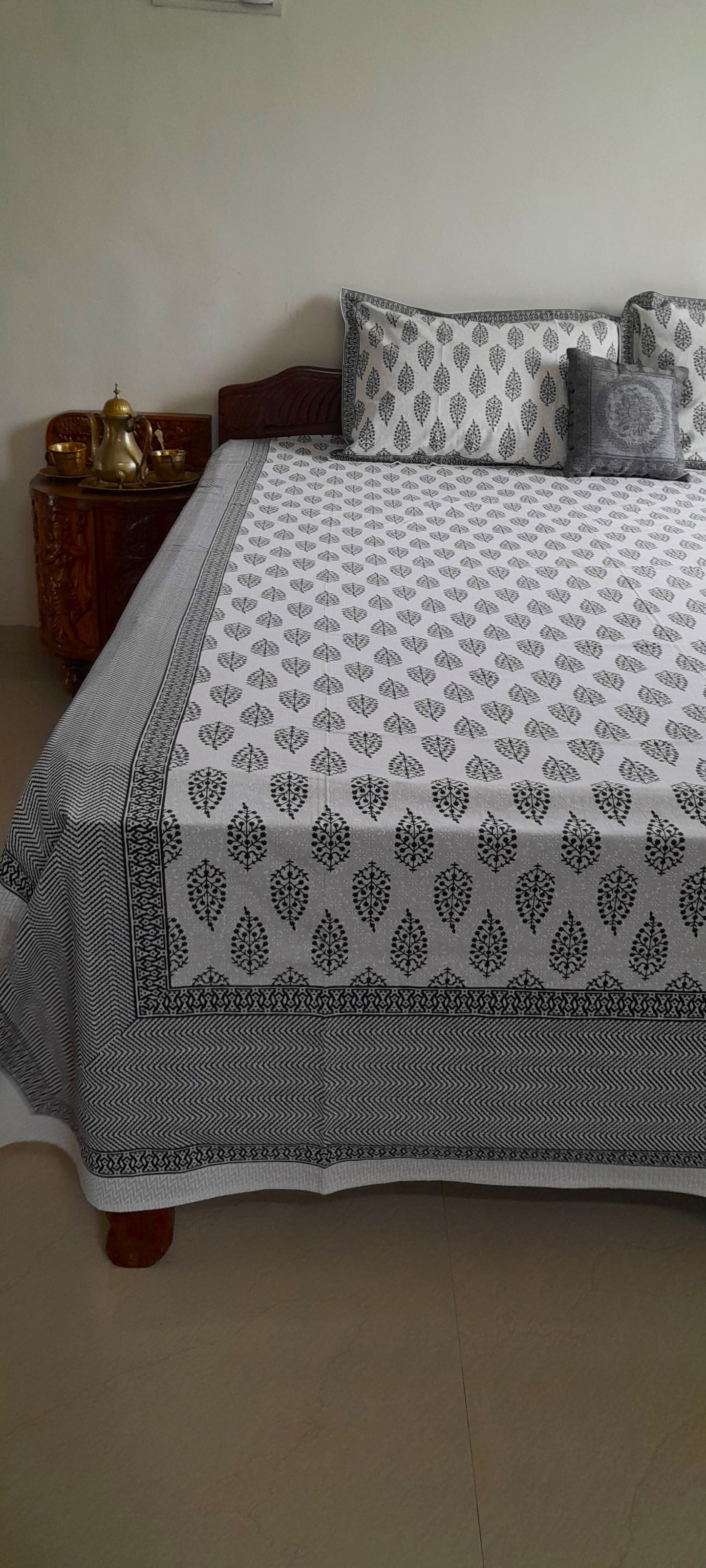 ArtbyKAMASK 100% Organic Cotton Hand Block Printed Double Bed Sheet - 210 TC Double Bed Sheet in King Size - Size - 108 X 108 Inches 274 x 274 cms) - 1 Bedsheet and 2 Pillow Covers - Kamini Black + 3 Variants