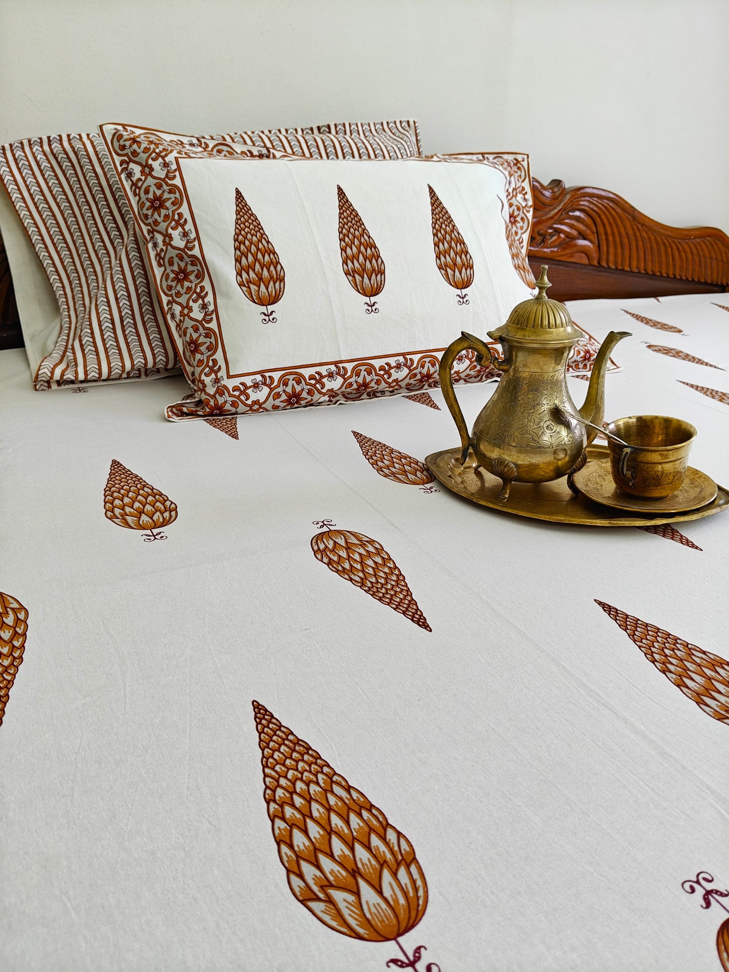 ArtbyKAMASK 100% Organic Cotton Hand Block Printed Double Bed Sheet I 210 TC Double Bed Sheet in Queen Size I Size - 90 X 108 Inches (228 x 274 cms) I 1 Bedsheet and 2 Pillow Covers I Chandini Brown & White