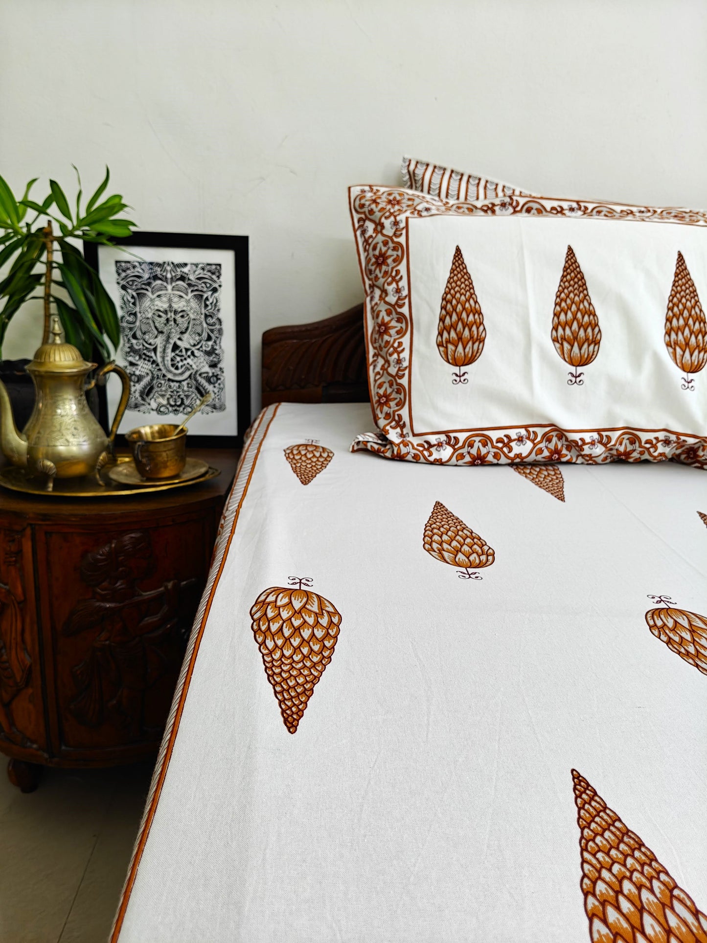 ArtbyKAMASK 100% Organic Cotton Hand Block Printed Double Bed Sheet I 210 TC Double Bed Sheet in Queen Size I Size - 90 X 108 Inches (228 x 274 cms) I 1 Bedsheet and 2 Pillow Covers I Chandini Brown & White