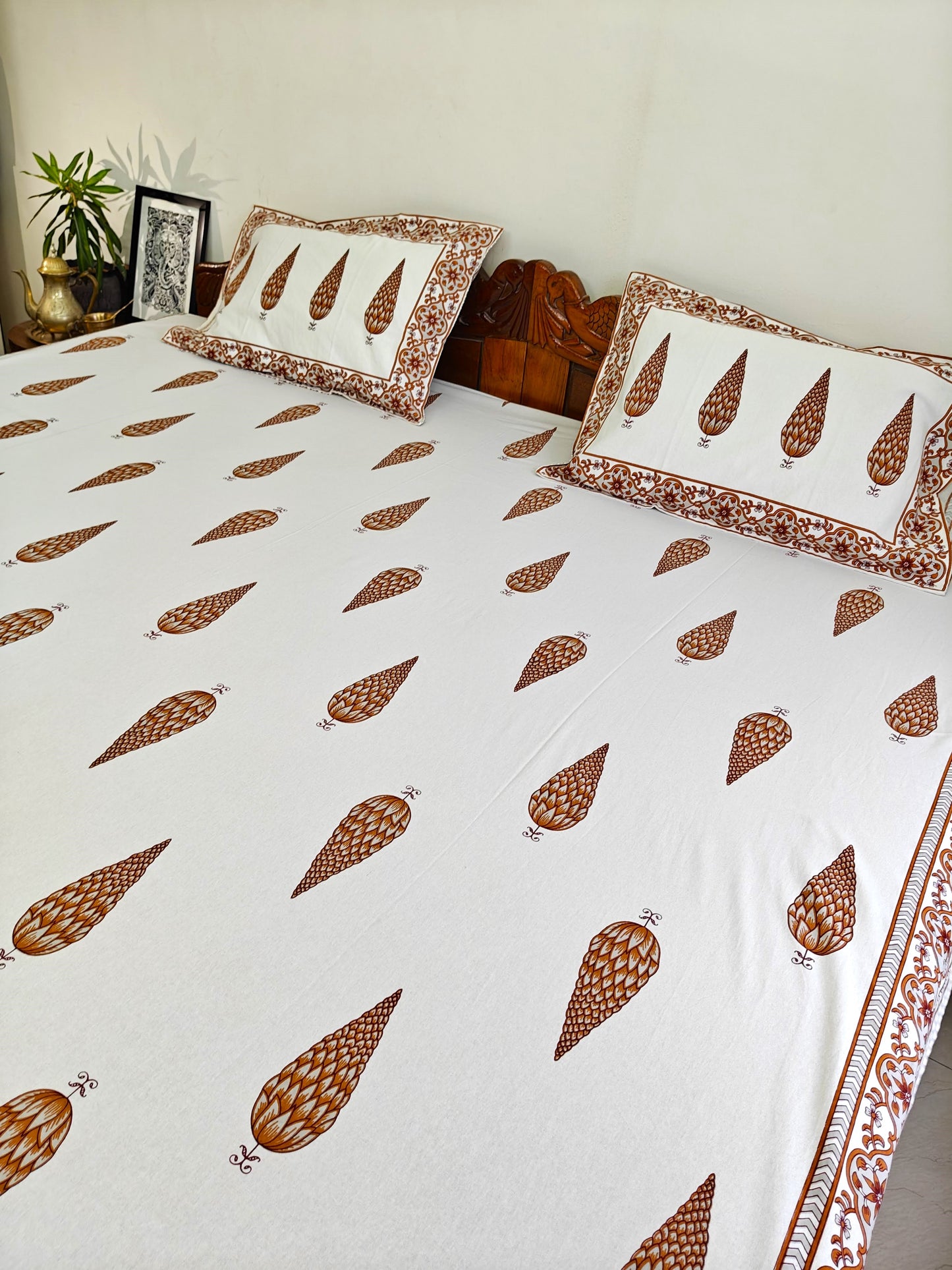 ArtbyKAMASK 100% Organic Cotton Hand Block Printed Double Bed Sheet I 210 TC Double Bed Sheet in Queen Size I Size - 90 X 108 Inches (228 x 274 cms) I 1 Bedsheet and 2 Pillow Covers I Chandini Brown & White