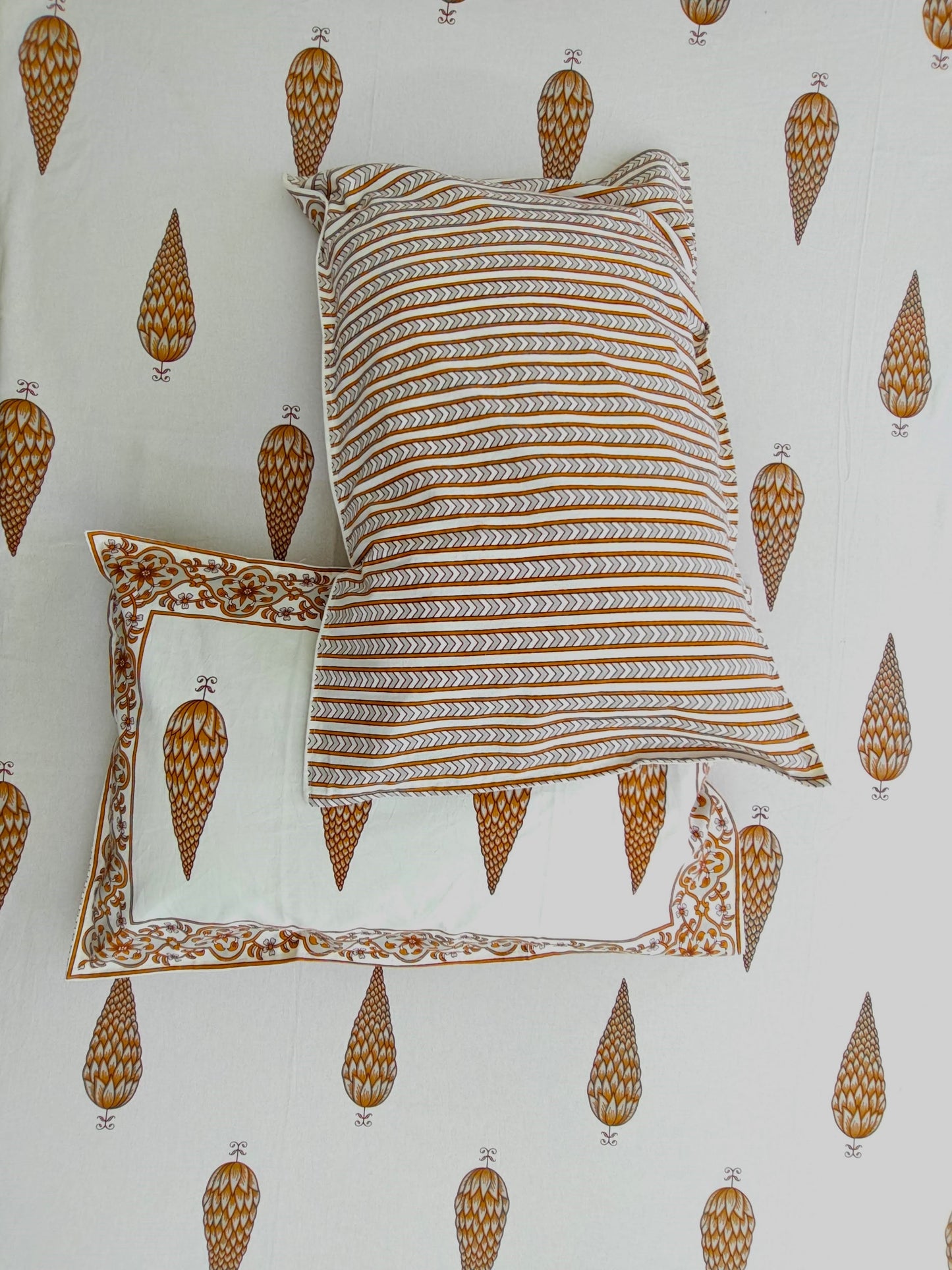 ArtbyKAMASK 100% Organic Cotton Hand Block Printed Double Bed Sheet I 210 TC Double Bed Sheet in Queen Size I Size - 90 X 108 Inches (228 x 274 cms) I 1 Bedsheet and 2 Pillow Covers I Chandini Brown & White