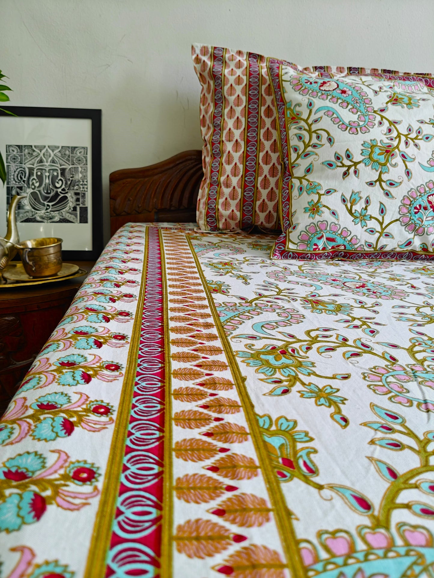 ArtbyKAMASK 100% Organic Cotton Hand Block Printed Double Bed Sheet I 210 TC Double Bed Sheet in King Size I Size - 108 X 108 Inches 274 x 274 cms) I 1 Bedsheet and 2 Pillow Covers I Chitra Zig-Zag in Red & Blue
