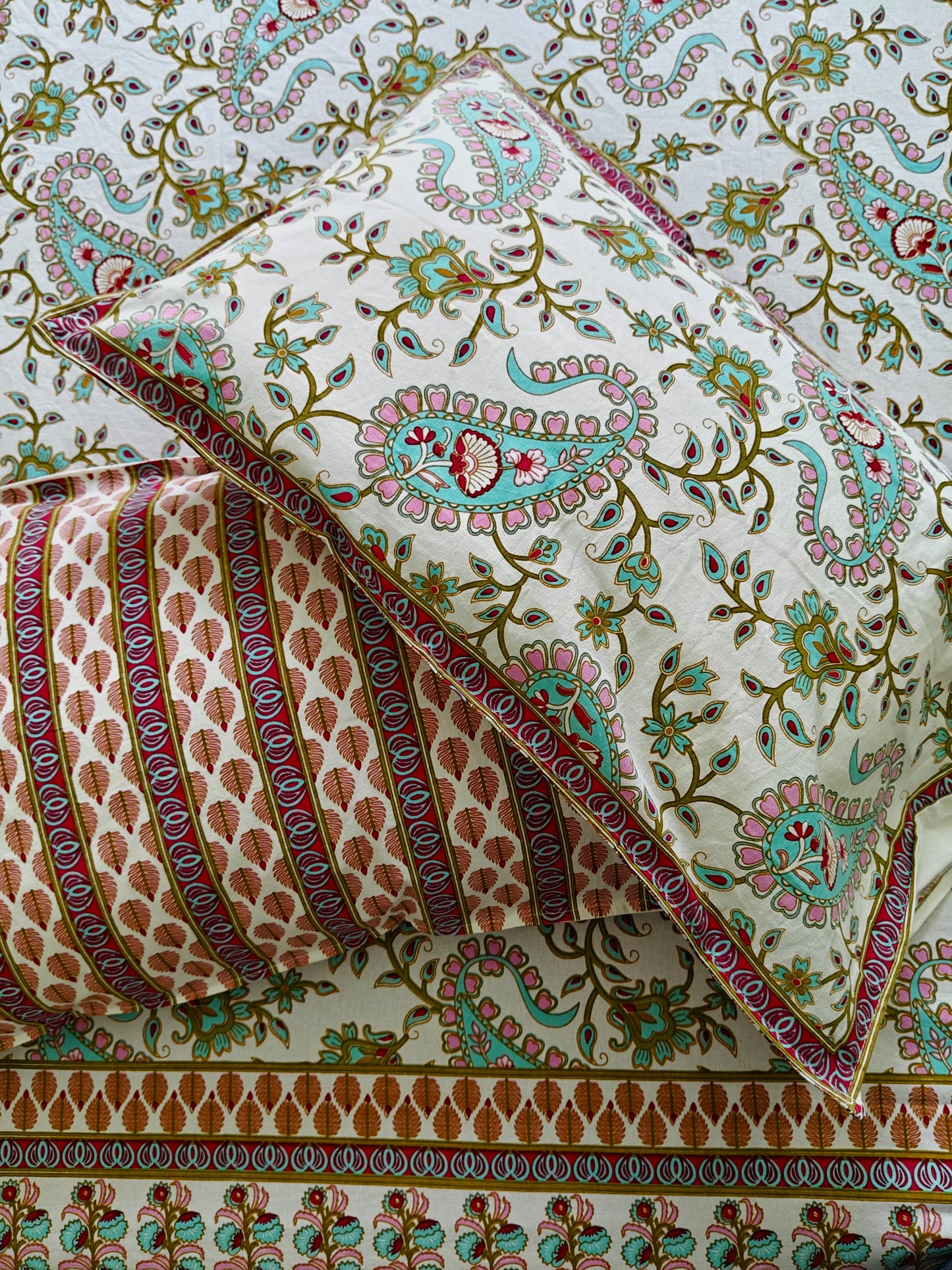 ArtbyKAMASK 100% Organic Cotton Hand Block Printed Double Bed Sheet I 210 TC Double Bed Sheet in King Size I Size - 108 X 108 Inches 274 x 274 cms) I 1 Bedsheet and 2 Pillow Covers I Chitra Zig-Zag in Red & Blue