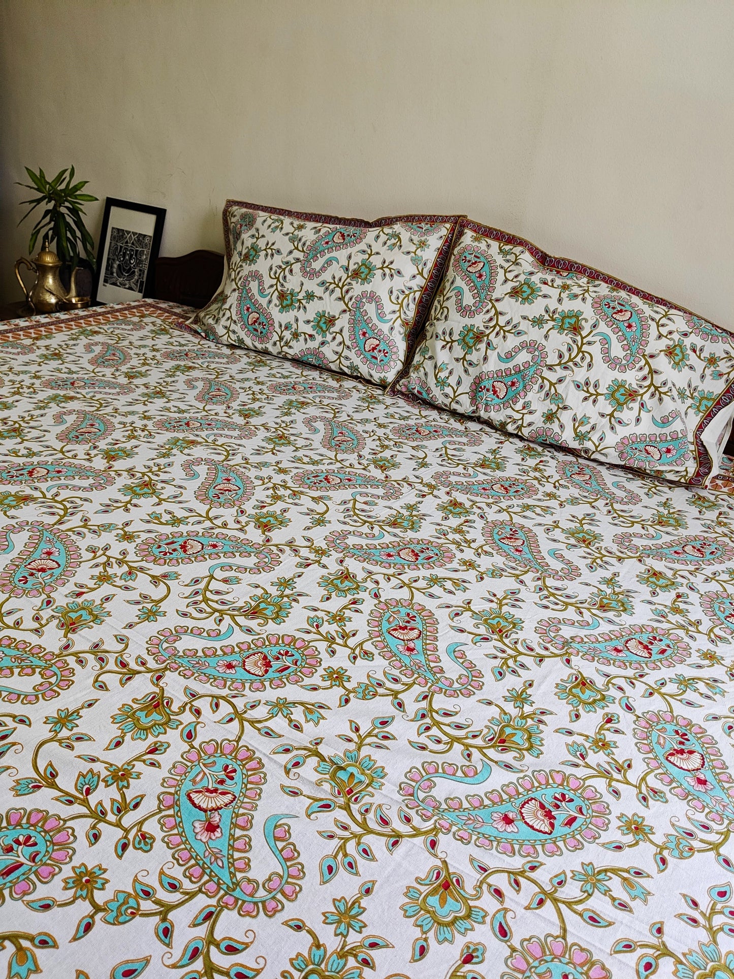 ArtbyKAMASK 100% Organic Cotton Hand Block Printed Double Bed Sheet I 210 TC Double Bed Sheet in King Size I Size - 108 X 108 Inches 274 x 274 cms) I 1 Bedsheet and 2 Pillow Covers I Chitra Zig-Zag in Red & Blue