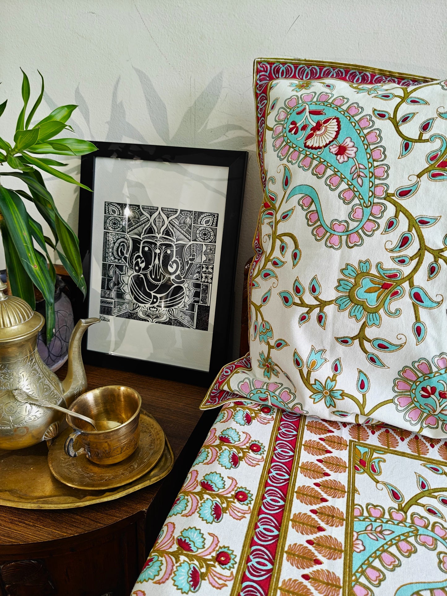 ArtbyKAMASK 100% Organic Cotton Hand Block Printed Double Bed Sheet I 210 TC Double Bed Sheet in King Size I Size - 108 X 108 Inches 274 x 274 cms) I 1 Bedsheet and 2 Pillow Covers I Chitra Zig-Zag in Red & Blue