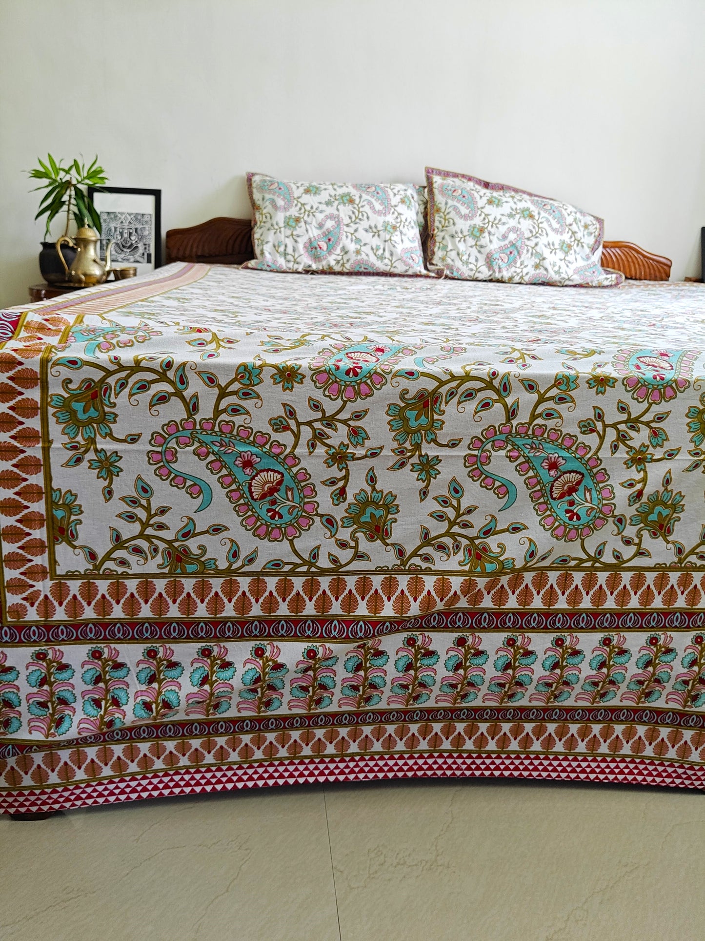 ArtbyKAMASK 100% Organic Cotton Hand Block Printed Double Bed Sheet I 210 TC Double Bed Sheet in King Size I Size - 108 X 108 Inches 274 x 274 cms) I 1 Bedsheet and 2 Pillow Covers I Chitra Zig-Zag in Red & Blue