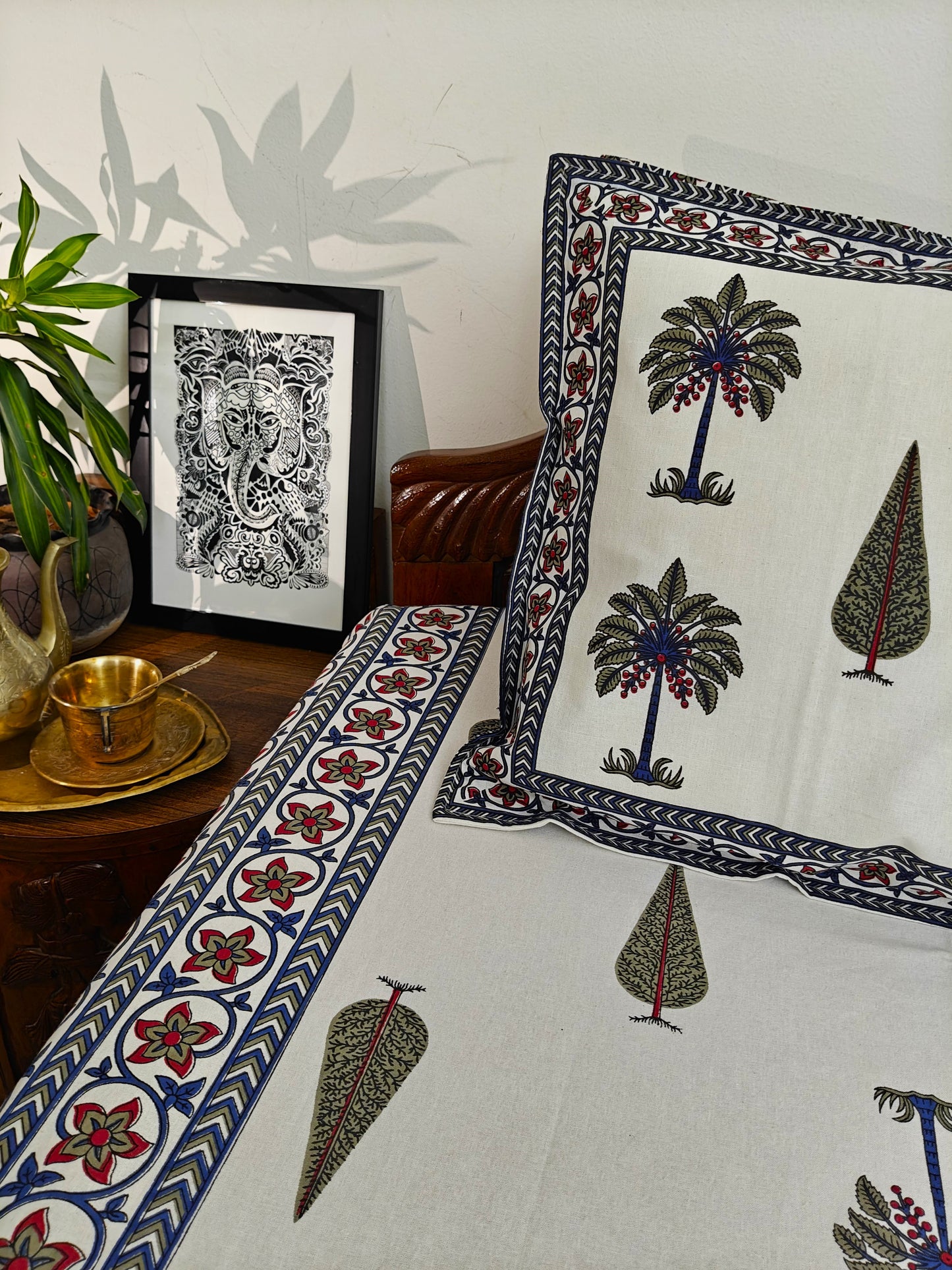 ArtbyKAMASK 100% Organic Cotton Hand Block Printed Double Bed Sheet - 210 TC Double Bed Sheet in Queen Size - Size - 90 X 108 Inches (228 x 274 cms) - 1 Bedsheet and 2 Pillow Covers - Deepti Blue and White