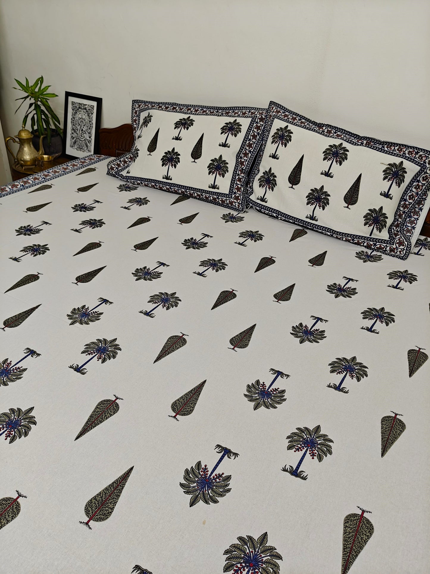 ArtbyKAMASK 100% Organic Cotton Hand Block Printed Double Bed Sheet - 210 TC Double Bed Sheet in Queen Size - Size - 90 X 108 Inches (228 x 274 cms) - 1 Bedsheet and 2 Pillow Covers - Deepti Blue and White