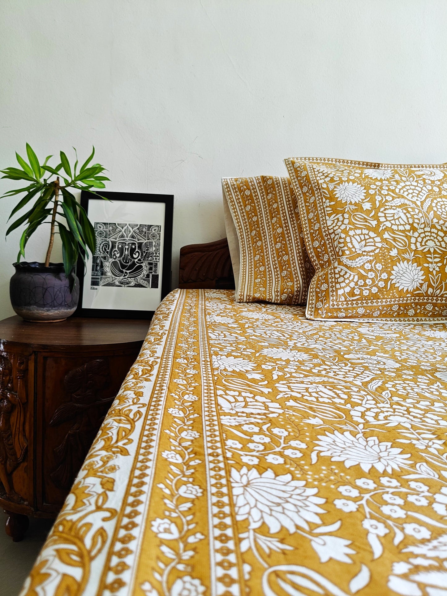 ArtbyKAMASK 100% Organic Cotton Hand Block Printed Double Bed Sheet I 210 TC Double Bed Sheet in King Size I Size - 108 X 108 Inches 274 x 274 cms) I 1 Bedsheet and 2 Pillow Covers I Vaidehi Pink & Maroon + 2 Color Variants