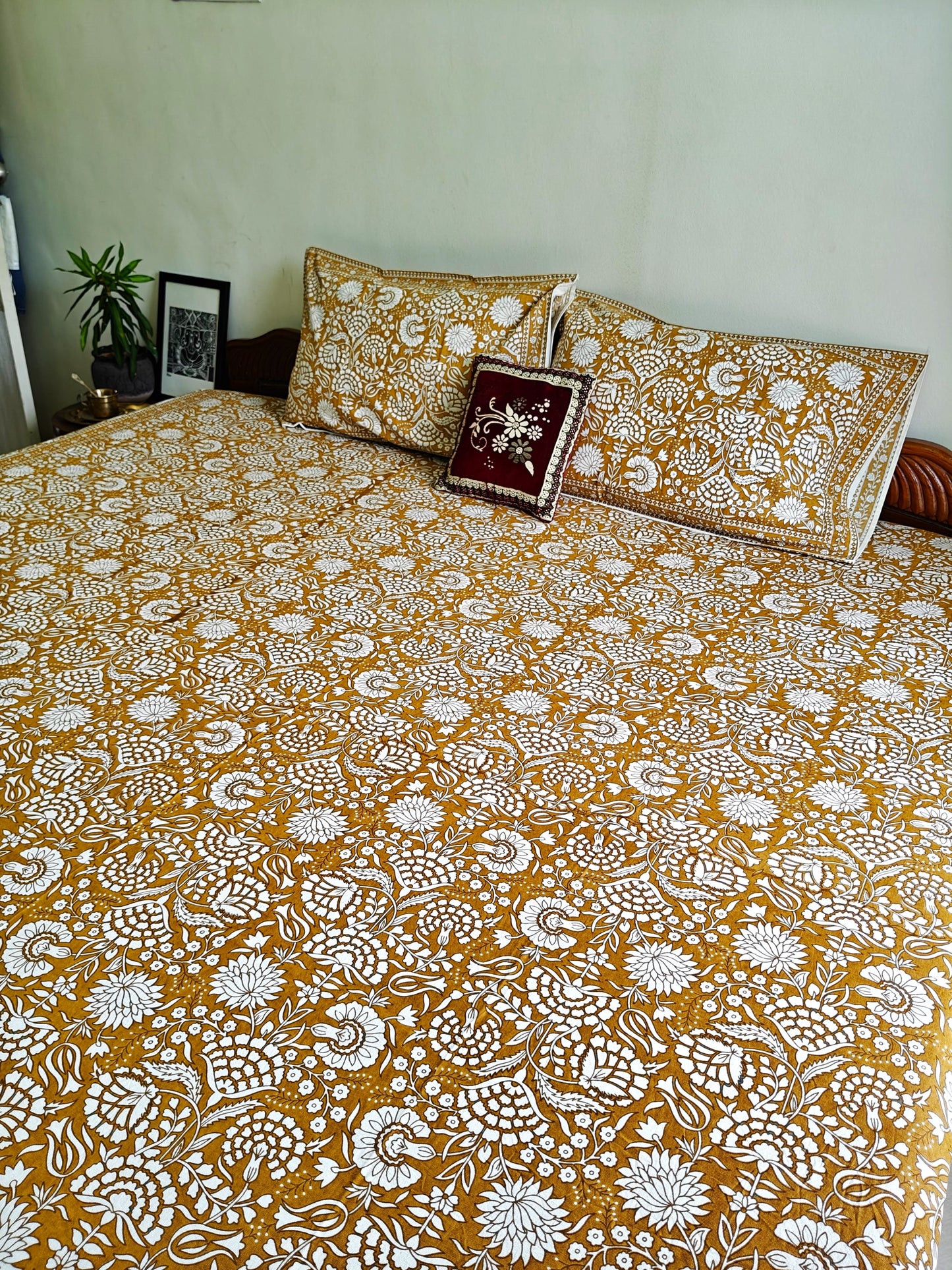 ArtbyKAMASK 100% Organic Cotton Hand Block Printed Double Bed Sheet I 210 TC Double Bed Sheet in King Size I Size - 108 X 108 Inches 274 x 274 cms) I 1 Bedsheet and 2 Pillow Covers I Vaidehi Pink & Maroon + 2 Color Variants
