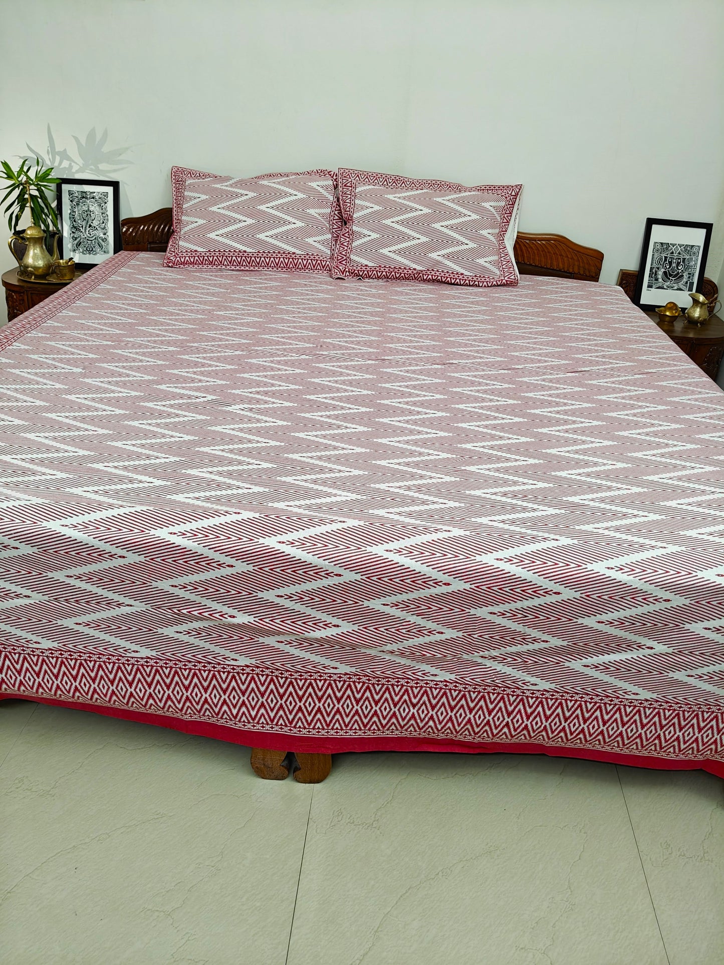 ArtbyKAMASK 100% Organic Cotton Hand Block Printed Double Bed Sheet I 210 TC Double Bed Sheet in King Size I Size - 108 X 108 Inches 274 x 274 cms) I 1 Bedsheet and 2 Pillow Covers I Chanchal Zig-Zag in Red & Blue