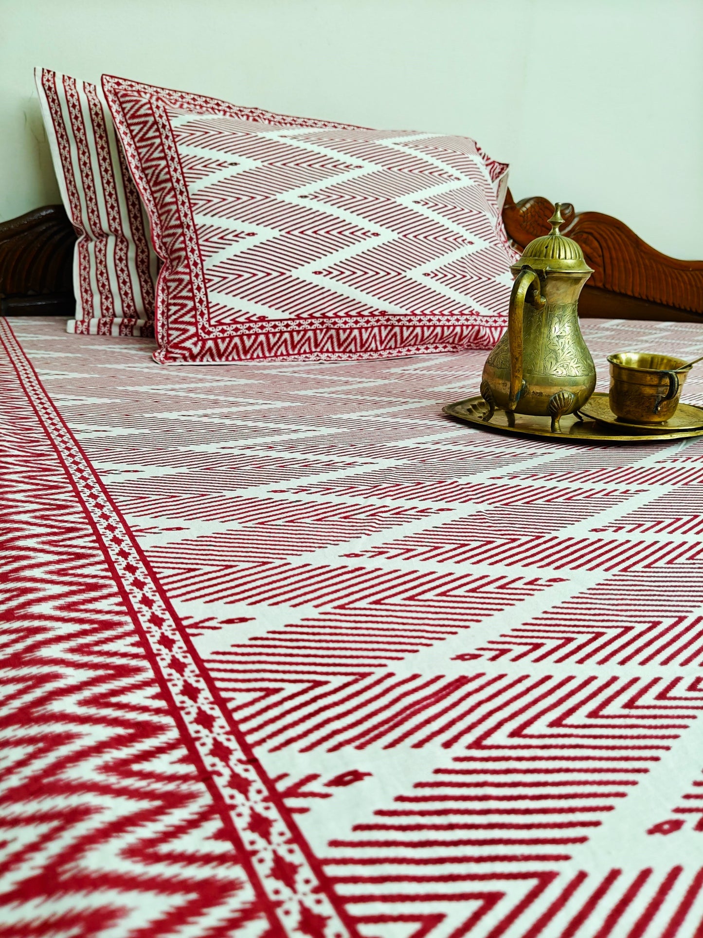 ArtbyKAMASK 100% Organic Cotton Hand Block Printed Double Bed Sheet I 210 TC Double Bed Sheet in King Size I Size - 108 X 108 Inches 274 x 274 cms) I 1 Bedsheet and 2 Pillow Covers I Chanchal Zig-Zag in Red & Blue