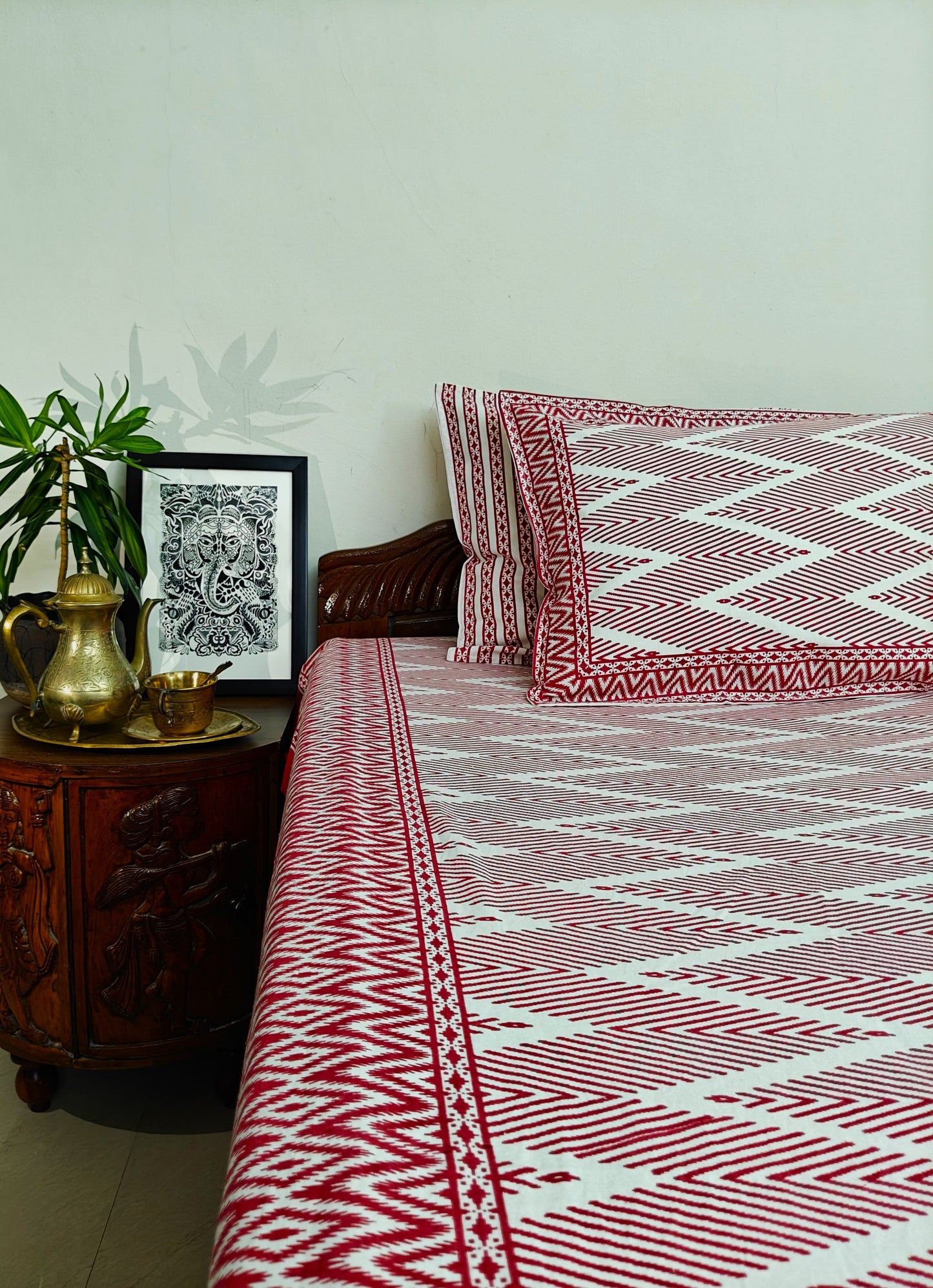 ArtbyKAMASK 100% Organic Cotton Hand Block Printed Double Bed Sheet I 210 TC Double Bed Sheet in King Size I Size - 108 X 108 Inches 274 x 274 cms) I 1 Bedsheet and 2 Pillow Covers I Chanchal Zig-Zag in Red & Blue