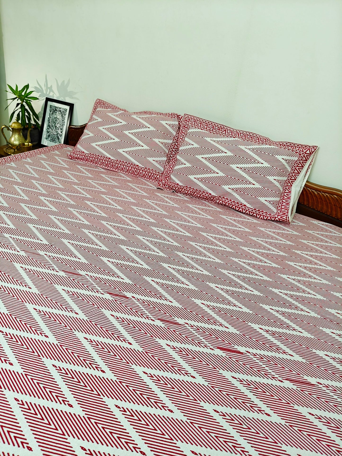 ArtbyKAMASK 100% Organic Cotton Hand Block Printed Double Bed Sheet I 210 TC Double Bed Sheet in King Size I Size - 108 X 108 Inches 274 x 274 cms) I 1 Bedsheet and 2 Pillow Covers I Chanchal Zig-Zag in Red & Blue