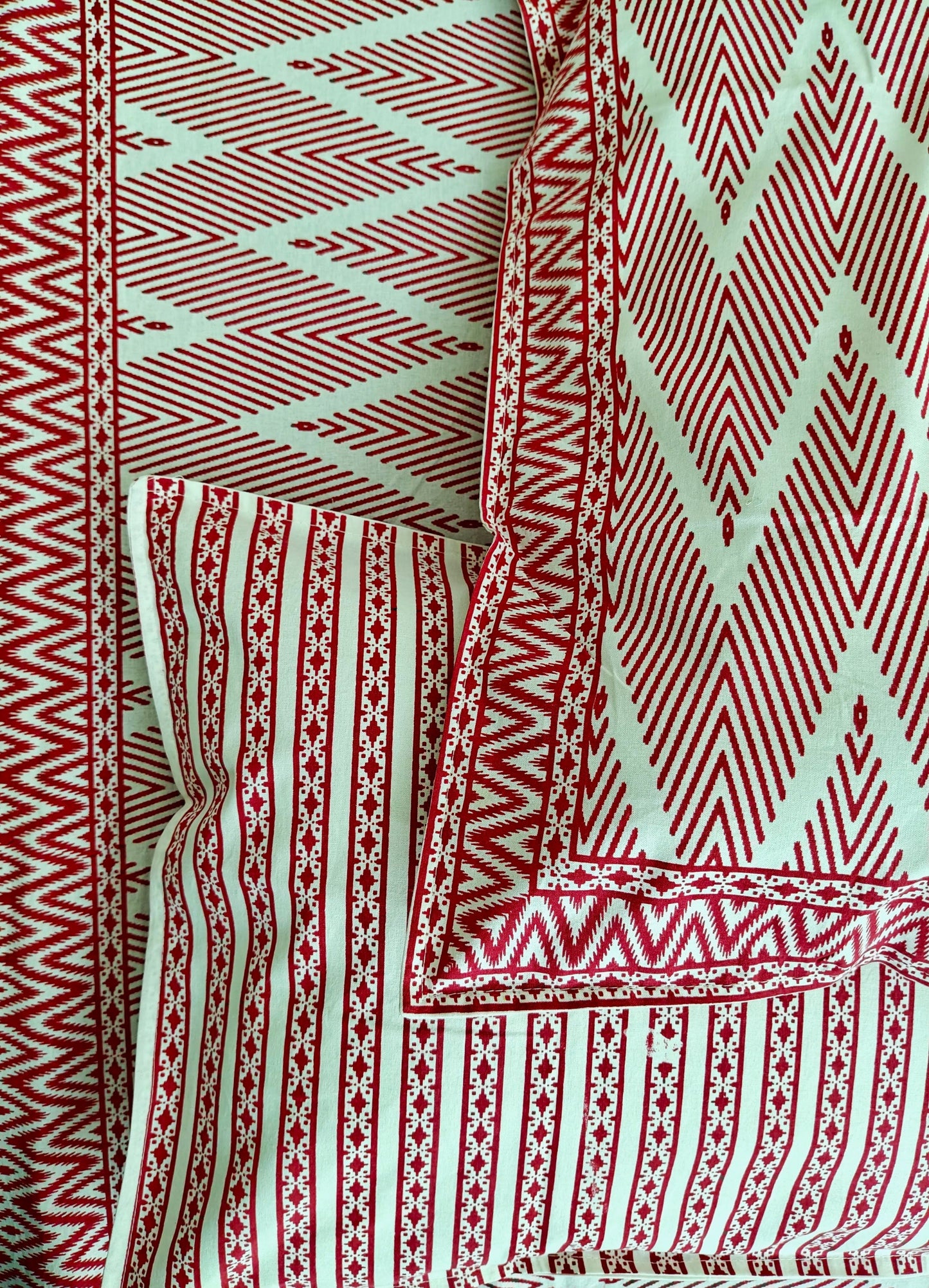 ArtbyKAMASK 100% Organic Cotton Hand Block Printed Double Bed Sheet I 210 TC Double Bed Sheet in King Size I Size - 108 X 108 Inches 274 x 274 cms) I 1 Bedsheet and 2 Pillow Covers I Chanchal Zig-Zag in Red & Blue