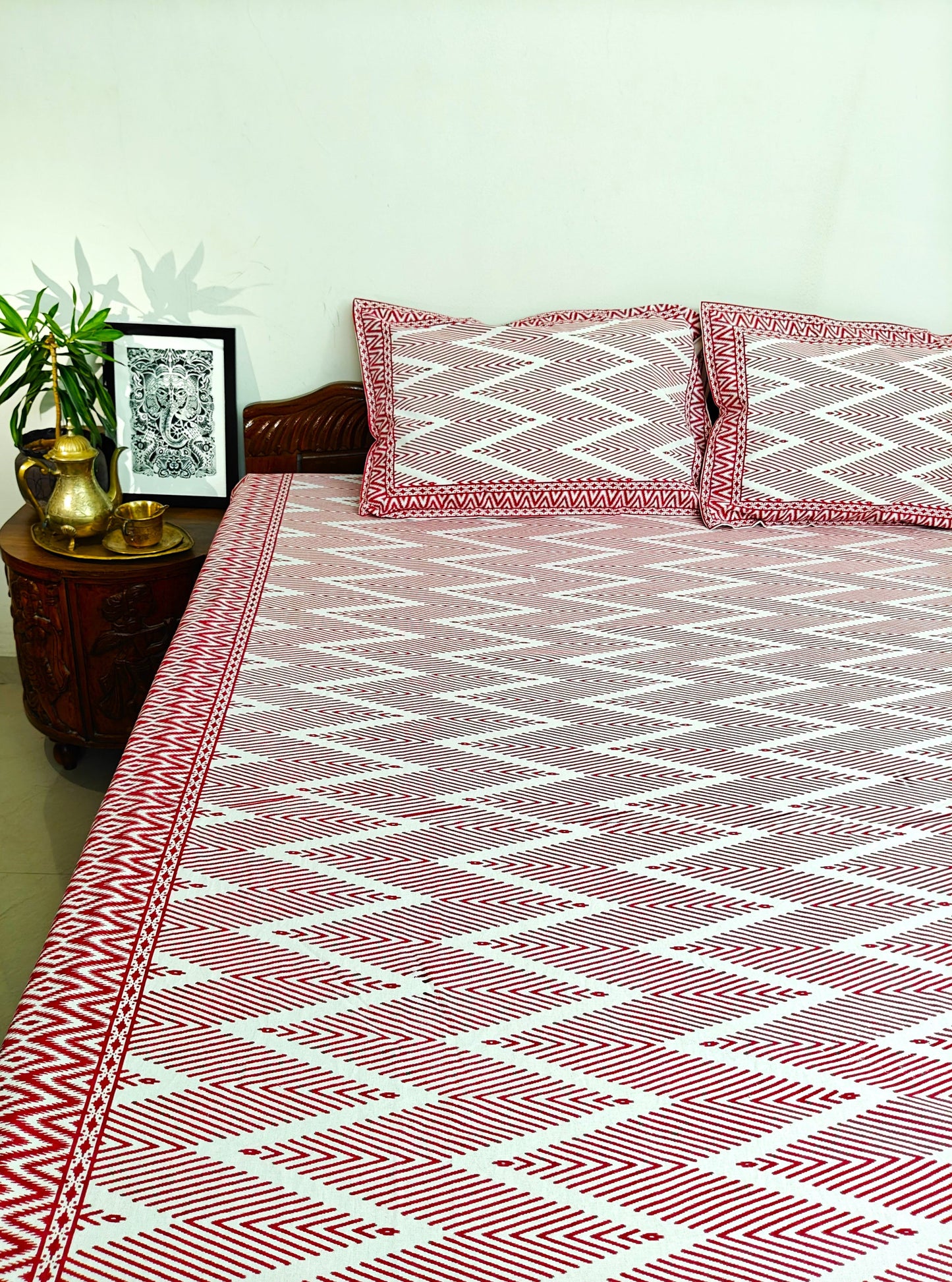 ArtbyKAMASK 100% Organic Cotton Hand Block Printed Double Bed Sheet I 210 TC Double Bed Sheet in King Size I Size - 108 X 108 Inches 274 x 274 cms) I 1 Bedsheet and 2 Pillow Covers I Chanchal Zig-Zag in Red & Blue