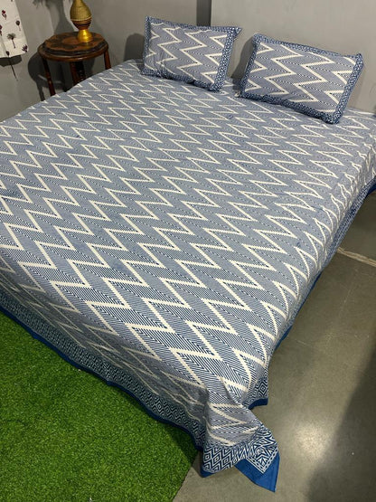 ArtbyKAMASK 100% Organic Cotton Hand Block Printed Double Bed Sheet I 210 TC Double Bed Sheet in King Size I Size - 108 X 108 Inches 274 x 274 cms) I 1 Bedsheet and 2 Pillow Covers I Chanchal Zig-Zag in Red & Blue
