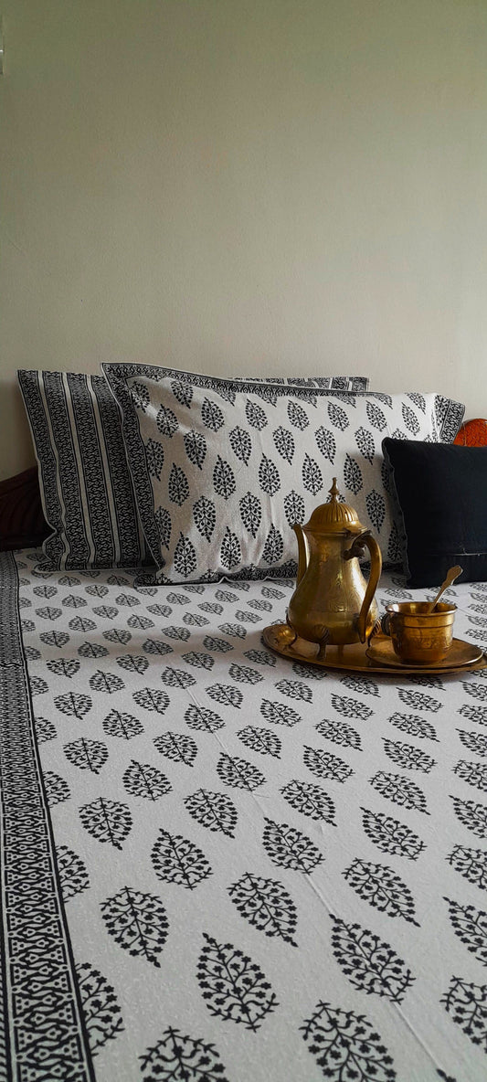 ArtbyKAMASK 100% Organic Cotton Hand Block Printed Double Bed Sheet - 210 TC Double Bed Sheet in King Size - Size - 108 X 108 Inches 274 x 274 cms) - 1 Bedsheet and 2 Pillow Covers - Kamini Black + 3 Variants