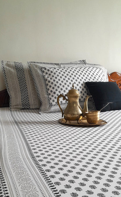 ArtbyKAMASK 100% Organic Cotton Hand Block Printed Double Bed Sheet I 210 TC Double Bed Sheet in Queen Size I Size - 90 X 108 Inches (228 x 274 cms) I 1 Bedsheet and 2 Pillow Covers I Meera Black