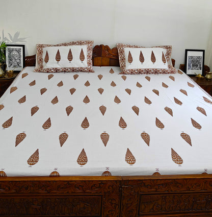 ArtbyKAMASK 100% Organic Cotton Hand Block Printed Double Bed Sheet I 210 TC Double Bed Sheet in Queen Size I Size - 90 X 108 Inches (228 x 274 cms) I 1 Bedsheet and 2 Pillow Covers I Chandini Brown & White