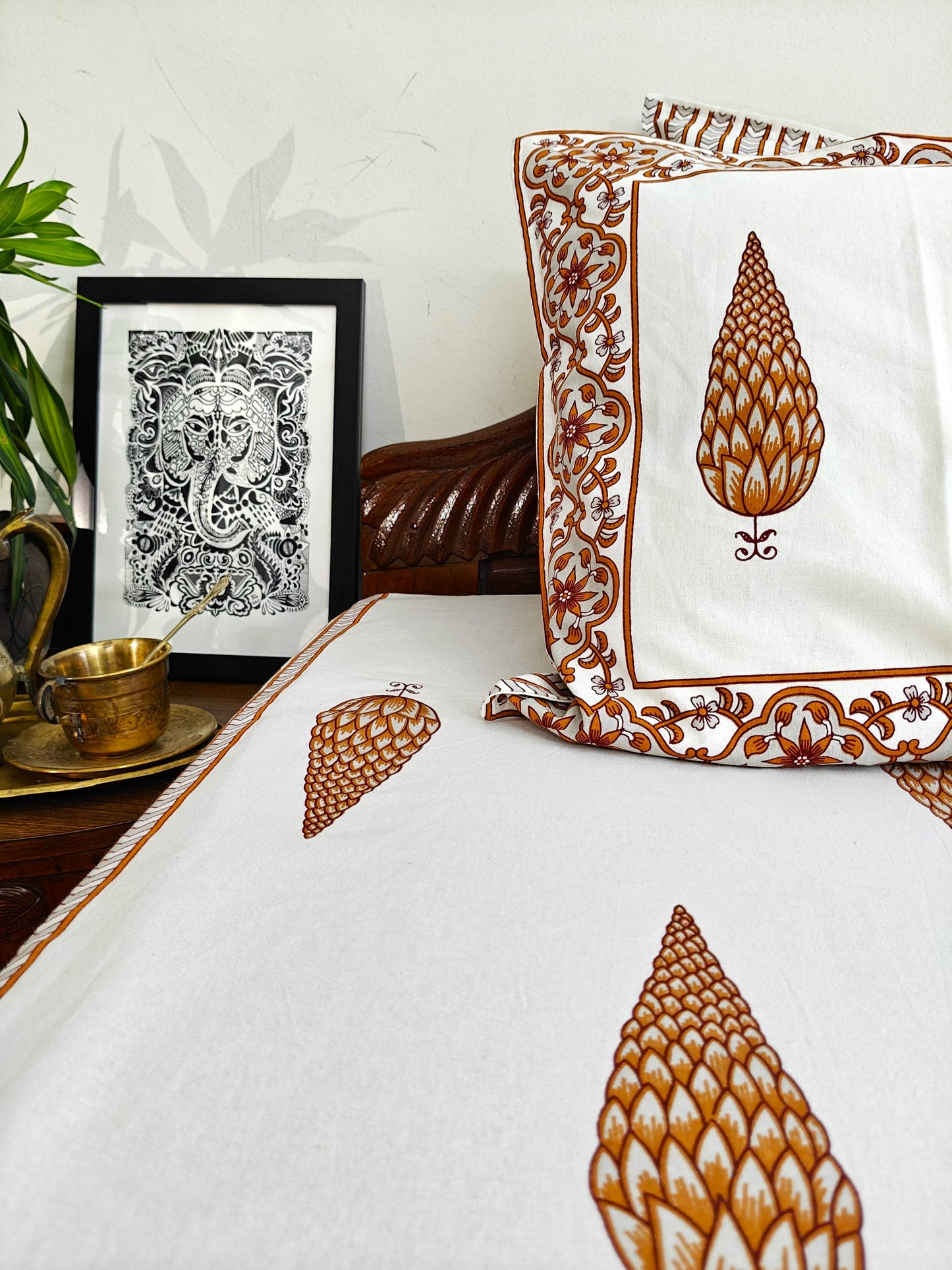 ArtbyKAMASK 100% Organic Cotton Hand Block Printed Double Bed Sheet I 210 TC Double Bed Sheet in Queen Size I Size - 90 X 108 Inches (228 x 274 cms) I 1 Bedsheet and 2 Pillow Covers I Chandini Brown & White
