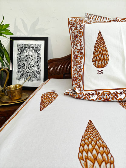 ArtbyKAMASK 100% Organic Cotton Hand Block Printed Double Bed Sheet I 210 TC Double Bed Sheet in Queen Size I Size - 90 X 108 Inches (228 x 274 cms) I 1 Bedsheet and 2 Pillow Covers I Chandini Brown & White