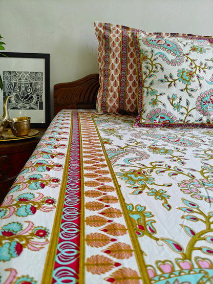 ArtbyKAMASK 100% Organic Cotton Hand Block Printed Double Bed Sheet I 210 TC Double Bed Sheet in King Size I Size - 108 X 108 Inches 274 x 274 cms) I 1 Bedsheet and 2 Pillow Covers I Chitra Zig-Zag in Red & Blue